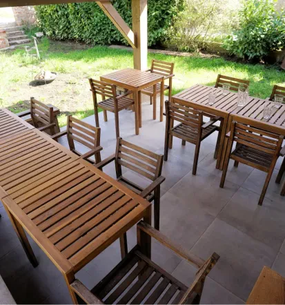 Zunanja kuhinja in jedilnica Apartma Tlaka
