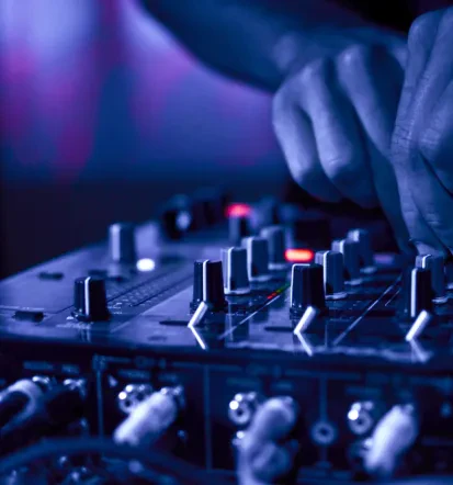 Ugoden najem DJ-a za poročno praznovanje Podravska