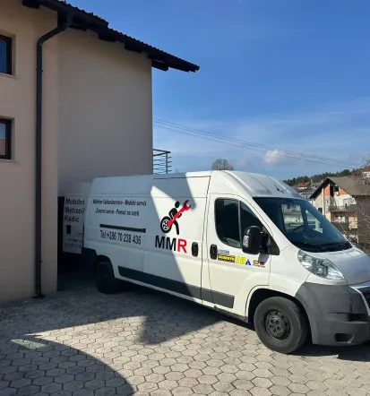 Servis vozila na terenu Notranjska, Slovenija