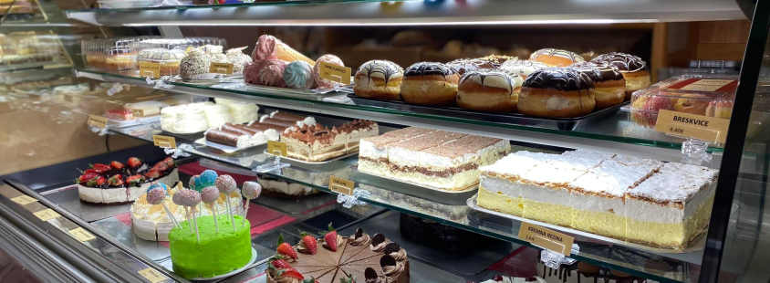 Dobra kavarna s sladicami, odlični piškoti Savinjska