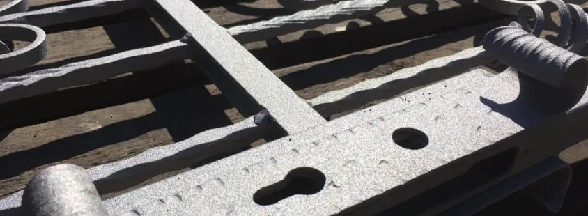 Kvalitetno peskanje kovinskih in nekovinskih materialov Slovenija