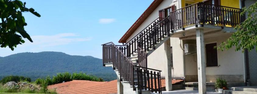 Apartma Sežana, okolica