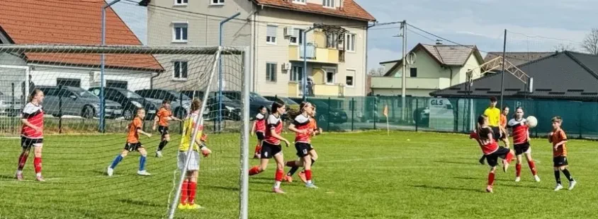 Dobra šola ženskega nogometa Podravska
