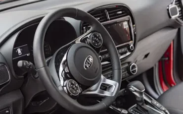 Vozila, prižgan motor življenja, ki ti omogoči poti, priložnosti in neskončno svobodo