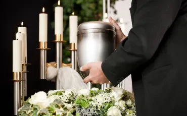 Postopek ob smrti, strokovna podpora in mirno slovo v najtežjih trenutkih