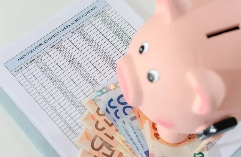 Razumevanje vrednosti skozi čas: amortizacija kot ključni finančni kompas podjetja