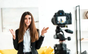 Več kot le slika: Zakaj je profesionalna video produkcija za podjetja ključna za pridobivanje zaupanja kupcev?